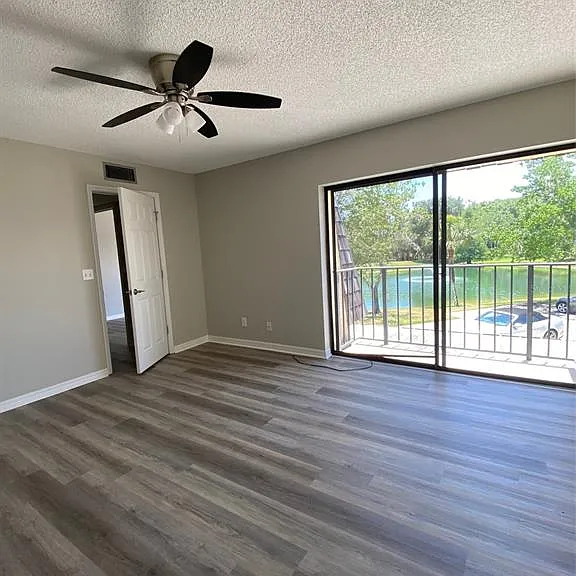 1004 Royal Oak Blvd — Photo 8