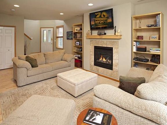 Living room w/ fireplace