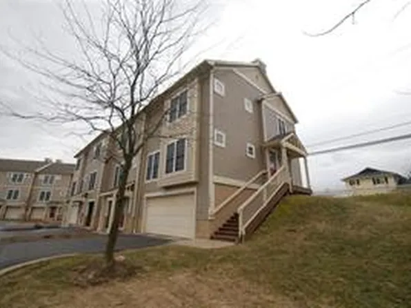 1020 Bluestem Ln, Ann Arbor, MI 48103