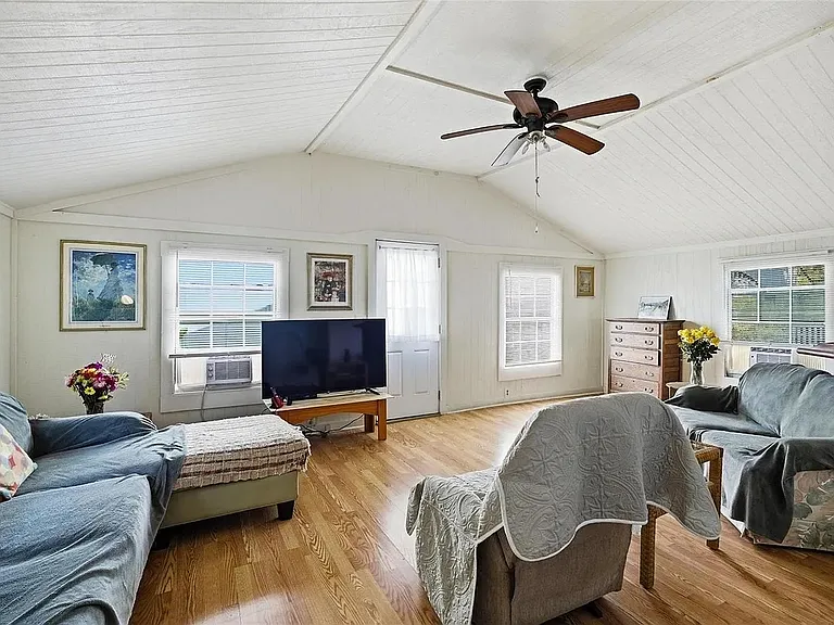 1405 S Flagler Ave — Photo 3