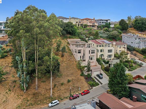 5th image of 209 Sheridan Rd