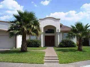 137 Lake Chapala Dr, Laredo, TX 78041