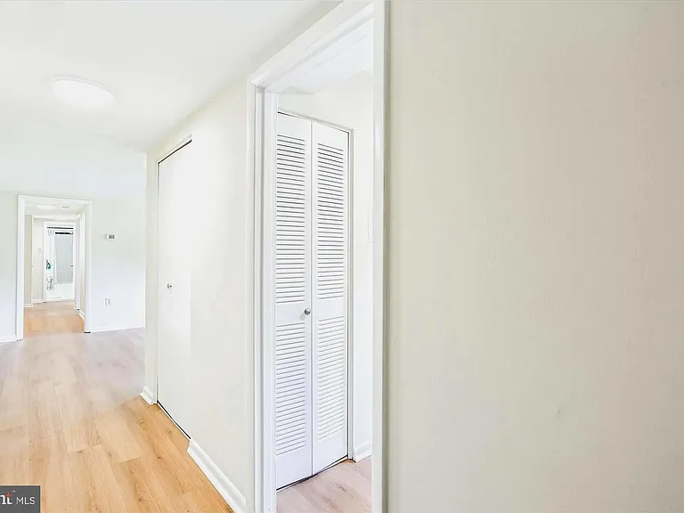 10601 Weymouth St #4 — Photo 4