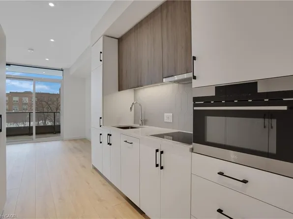 741 King St W #313, Kitchener, ON N2G 1E3