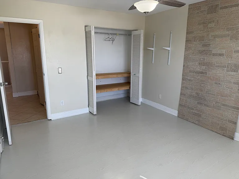 1005 SW 48th Ter #1 — Photo 9