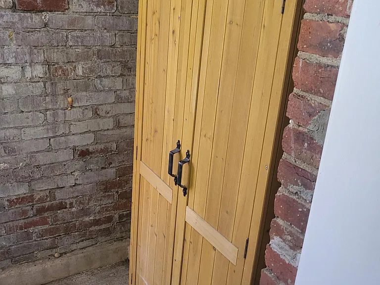 Outdoor shed - pertains to downstairs unit