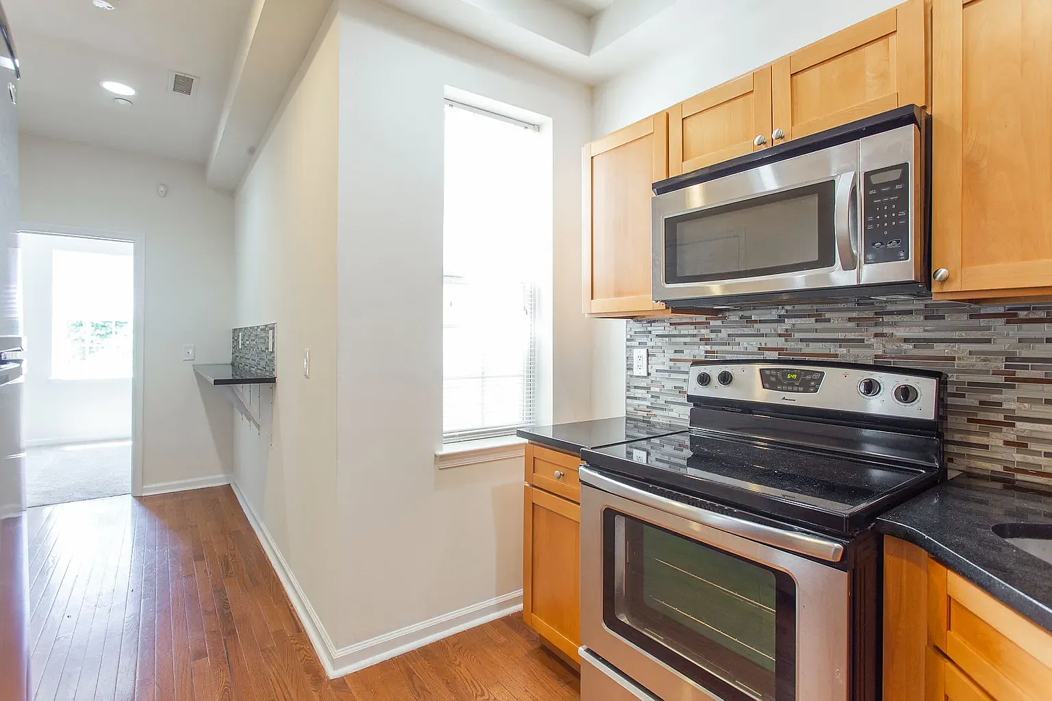 1712 Monument St — Photo 4