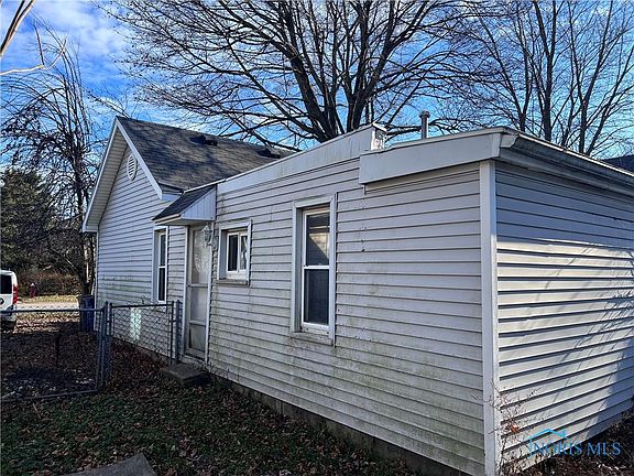 4th image of 3853 Peru St