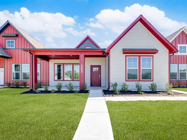 365 Legacy Point Dr #B, Sealy, TX 77474