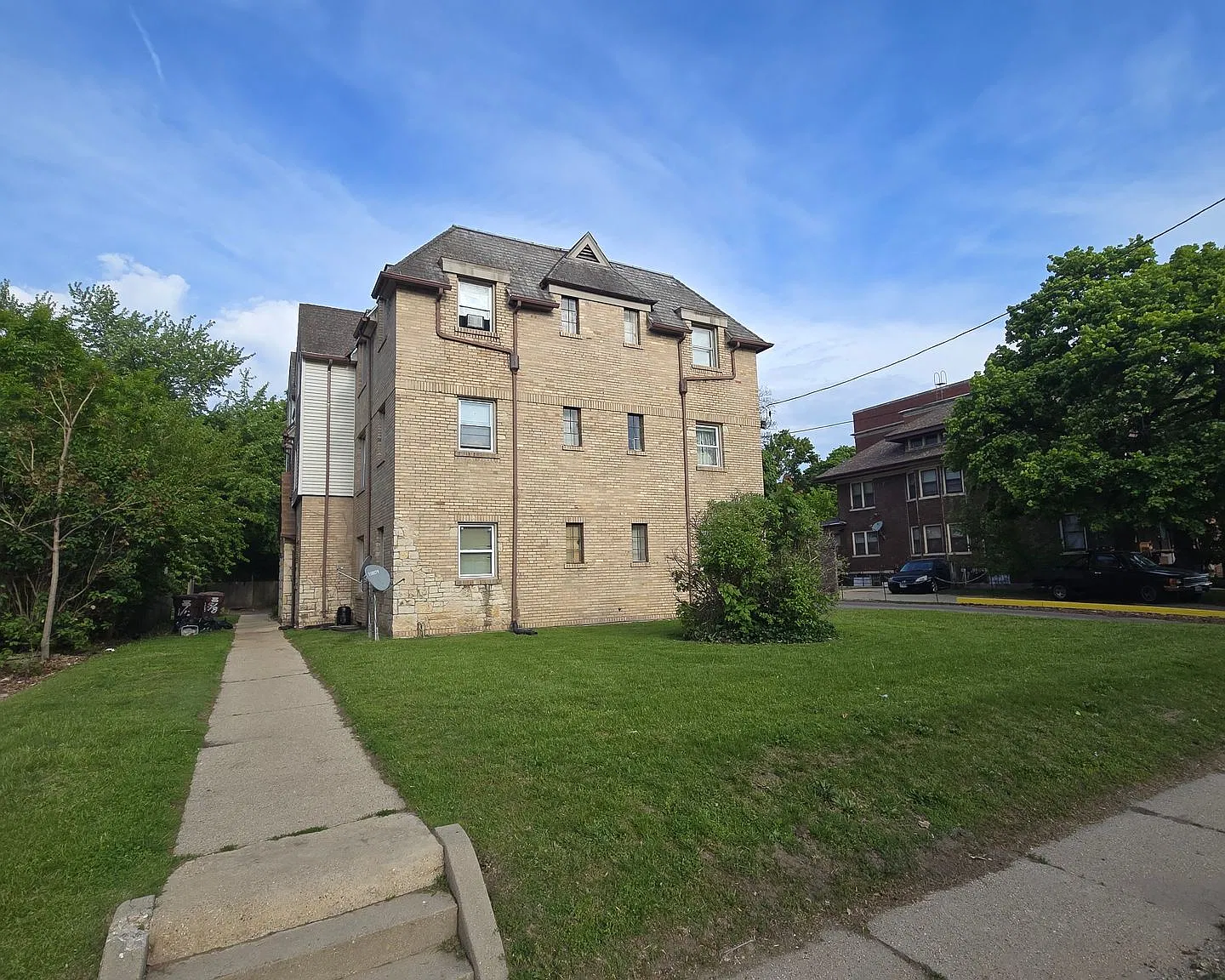 912 Haskell Ave — Photo 1