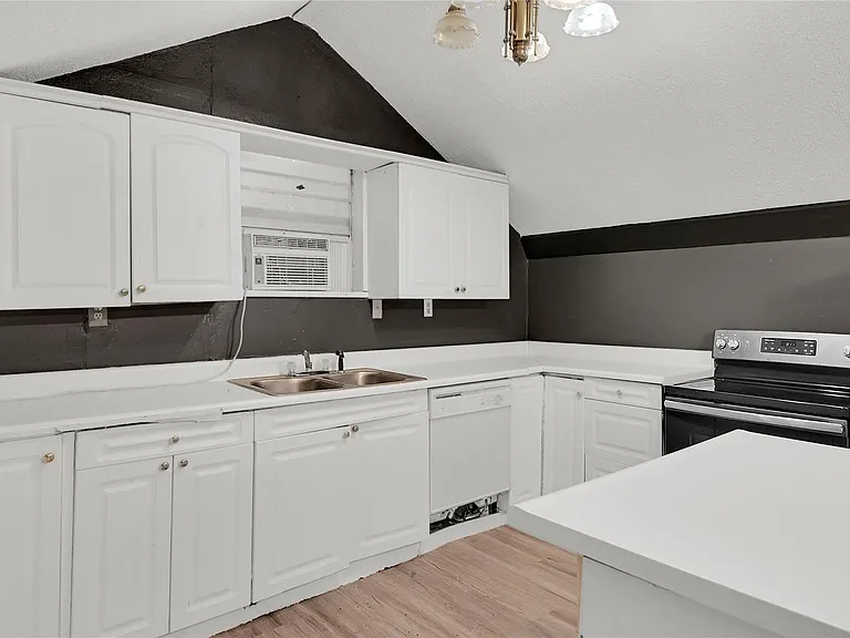 310 N Rock Island St — Photo 15