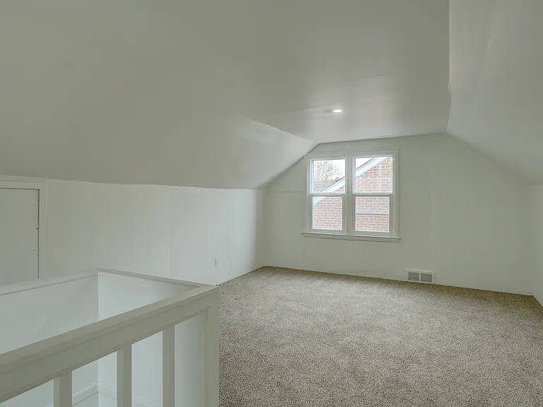 17388 Teppert St — Photo 7
