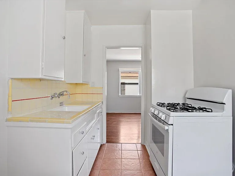 5569 Airdrome St — Photo 11