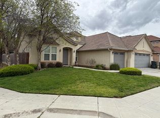 2578 Warner Ave, Clovis, CA 93611