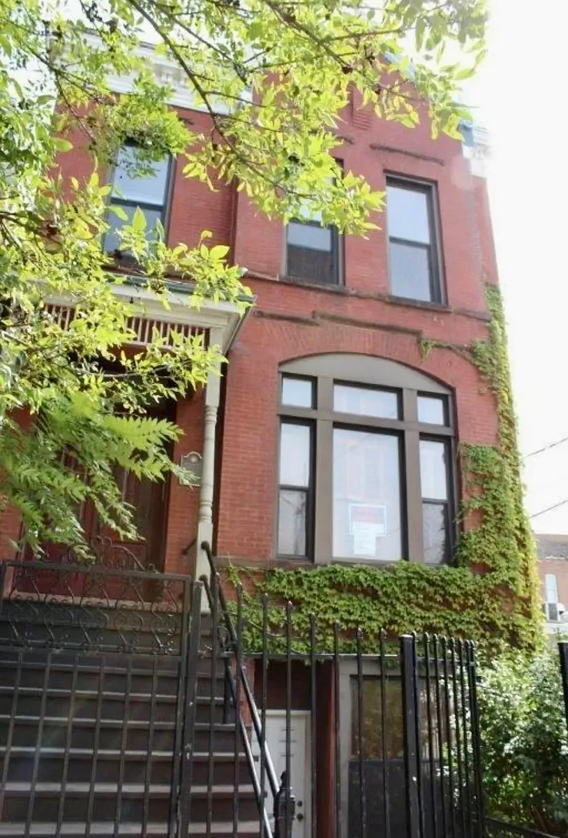Building Photo - 1215 N Damen Ave #2