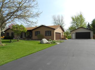 39W101 Pleasant Dr, Elgin, IL 60124