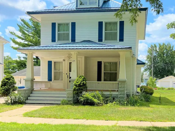 219 6th Ave E, Cresco, IA 52136