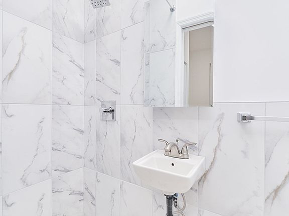 5th image of 109 Ludlow St APT 11