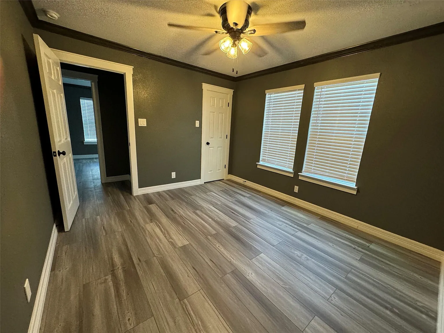 2 bed, 1.0 bath, 1824 sqft, $2,100 — Photo 3