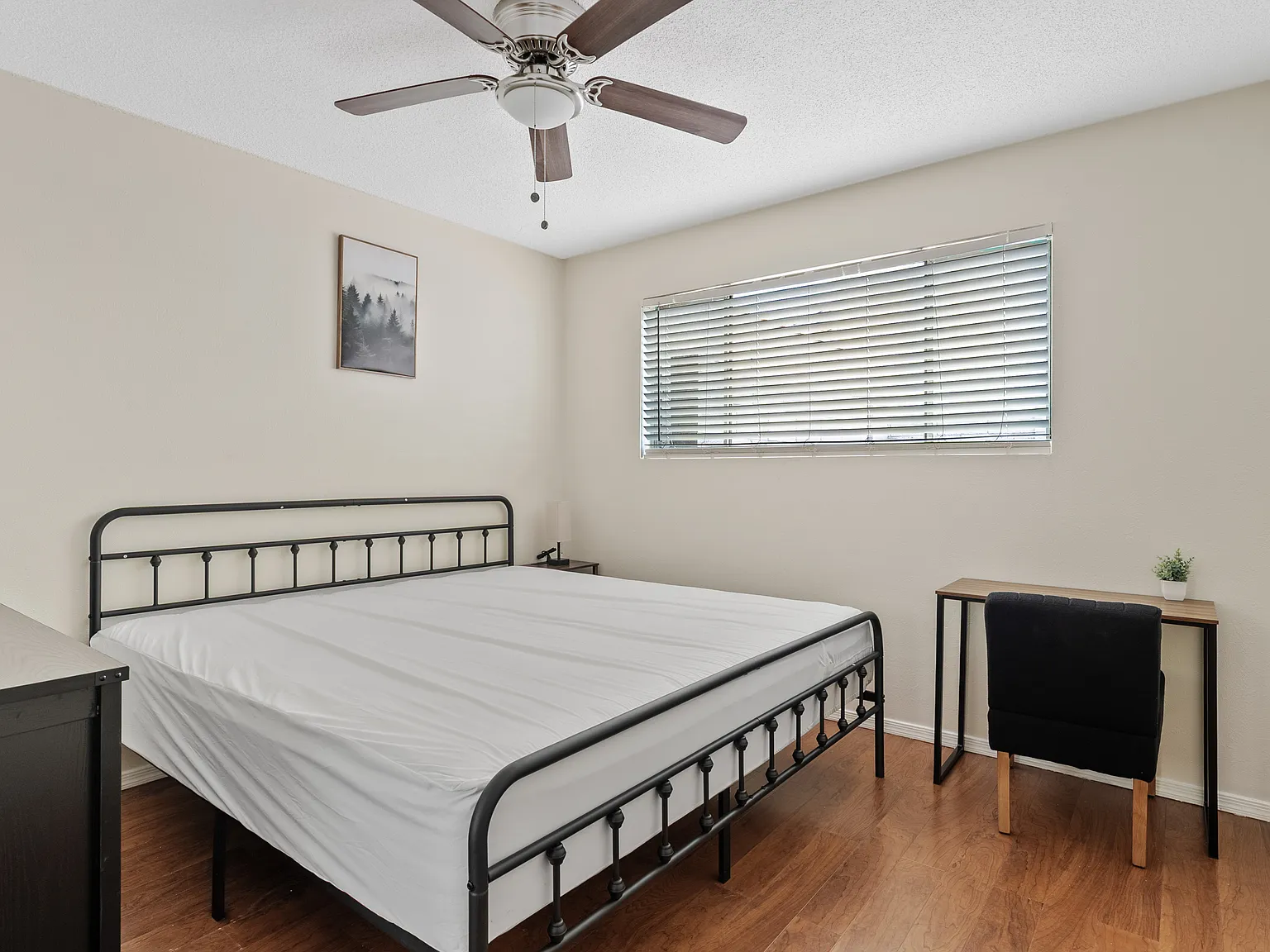 9 bed, 2200 sqft, $800 — Photo 3