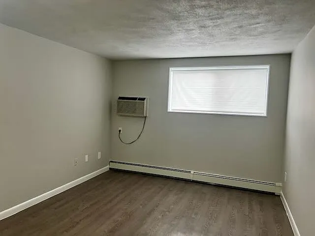 800 Governors Drive Apartments — Photo 2