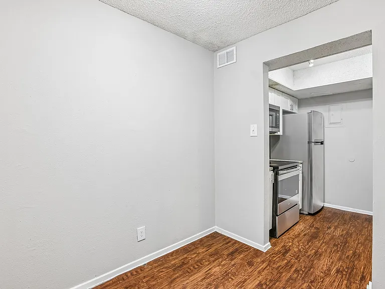 Lamar Place Apartments — Photo 63