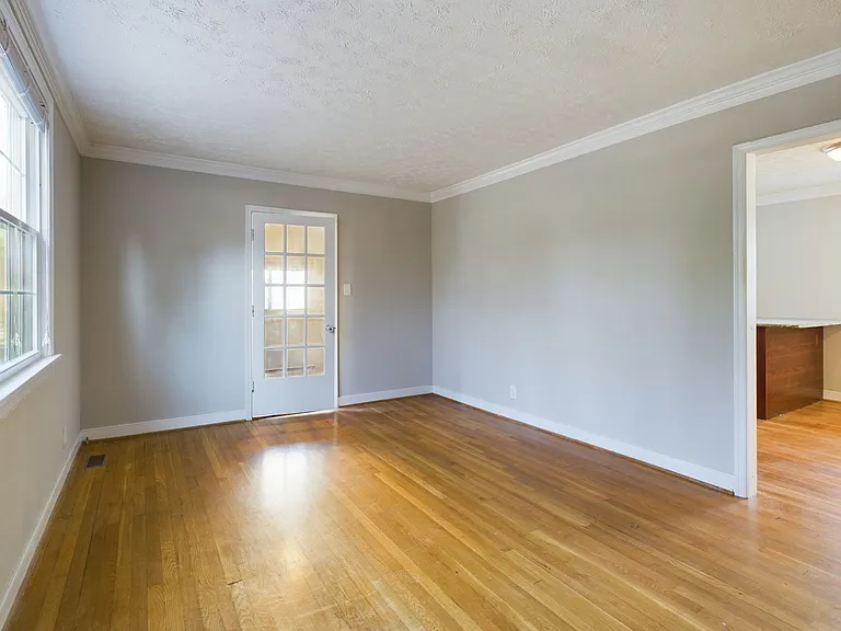 2513 Libbie Ave — Photo 5