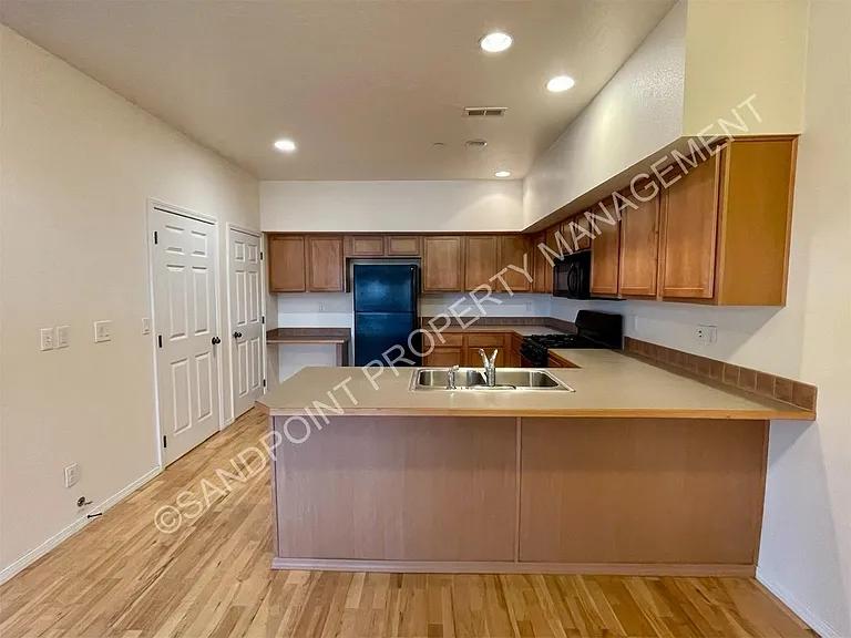 1602 Pine St #10 — Photo 10