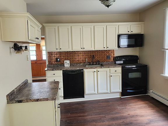 5th image of 141 N Main St