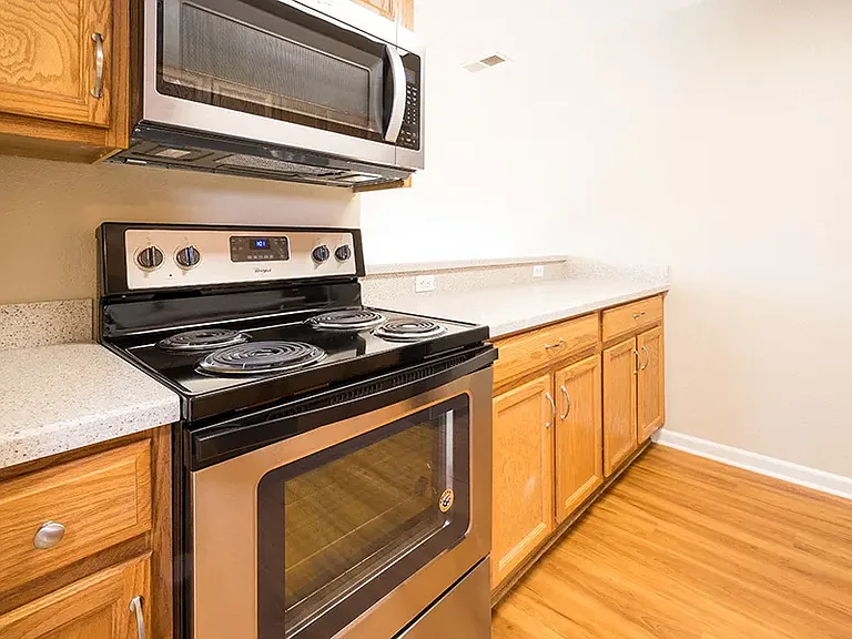 Lincoln Gardens Apartments — Photo 10