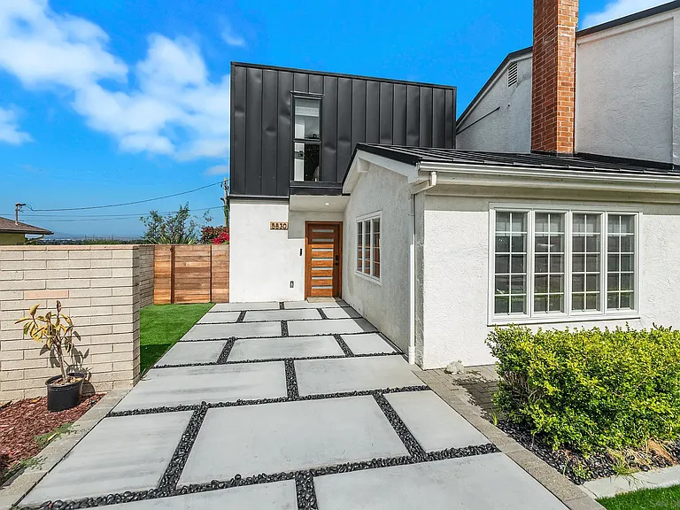5830 Desert View Dr — Photo 16