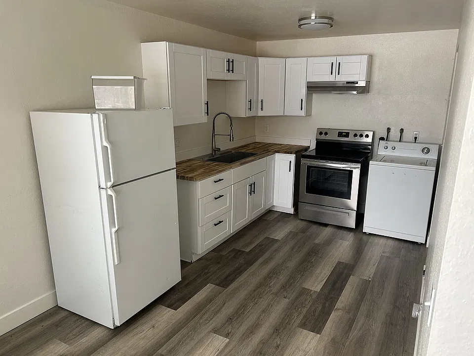 768 N Redwood Rd #11