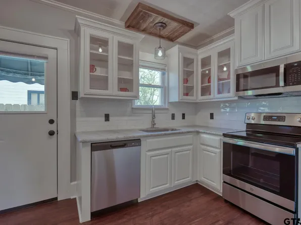 502 E Calvert St, Troup, TX 75789