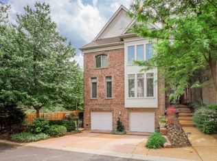 8008 Clayton Lane Ct, Saint Louis, MO 63105
