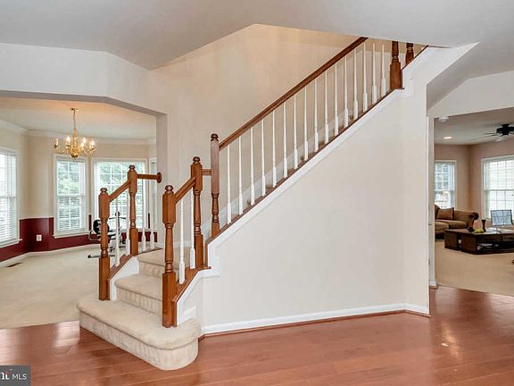 5th image of 128 King Edward Ct