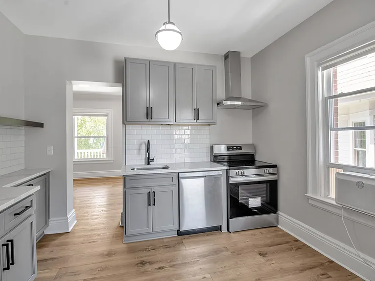 273 Richmond Avenue — Photo 12