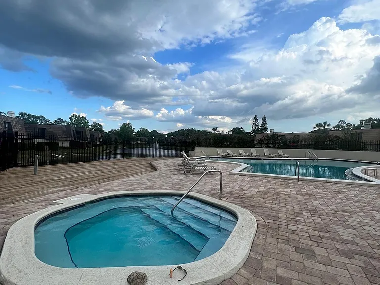 15214 W Pond Woods Dr — Photo 15