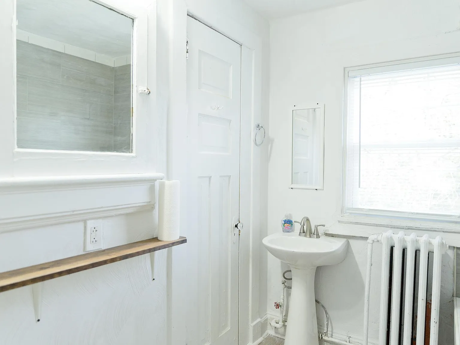 1 bed, 1100 sqft, $1,350 — Photo 2