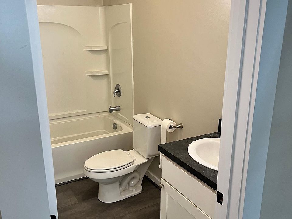 2nd image of 141 Grinnell St #8