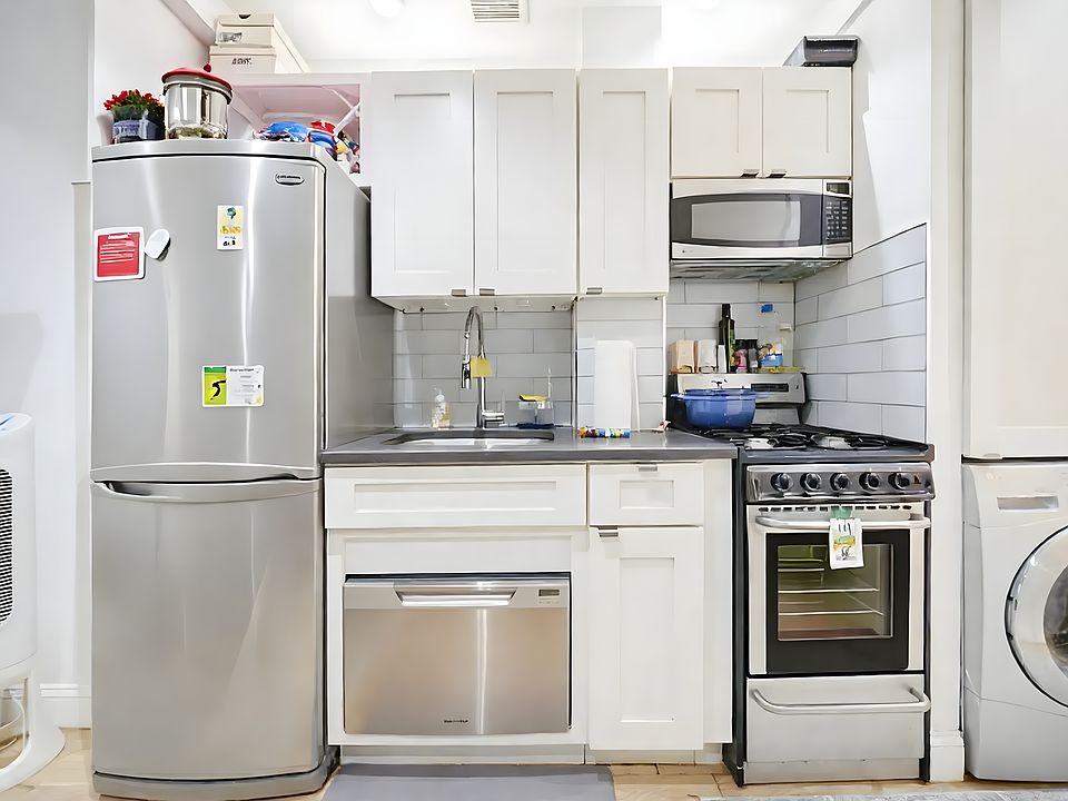 2nd image of 410 E 64th St APT 32
