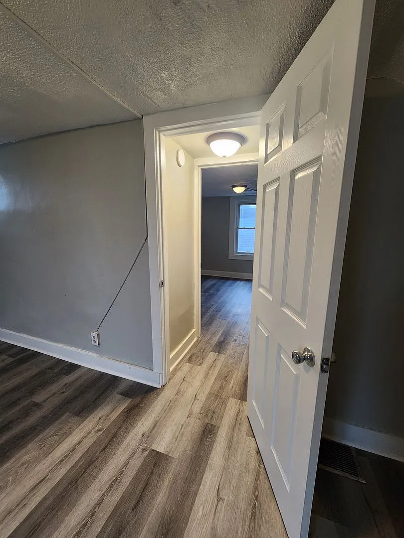 Four Bedroom Single Family Home Near South Side Indy — Photo 2