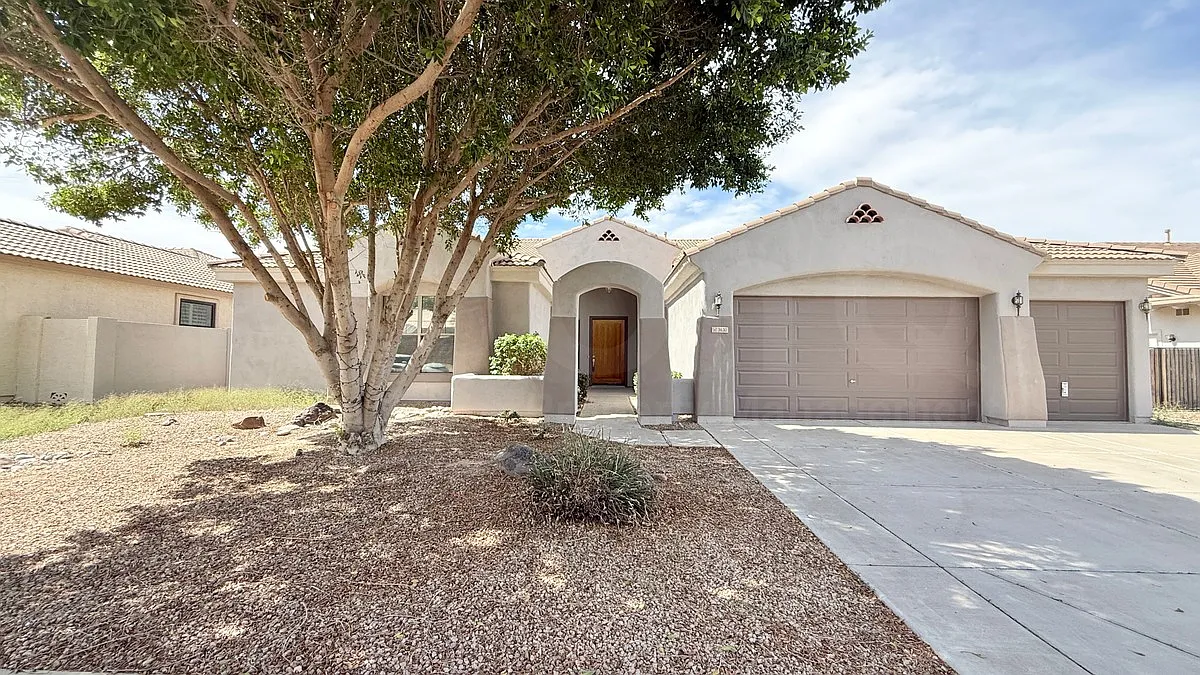 4 bed, 4.0 bath, 3104 sqft, $3,250 — Photo 3