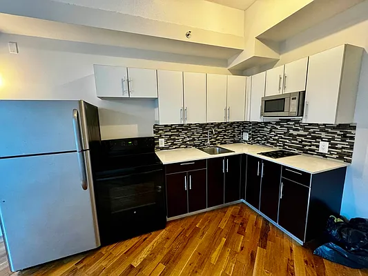 Rented by City Connections Realty | media 3