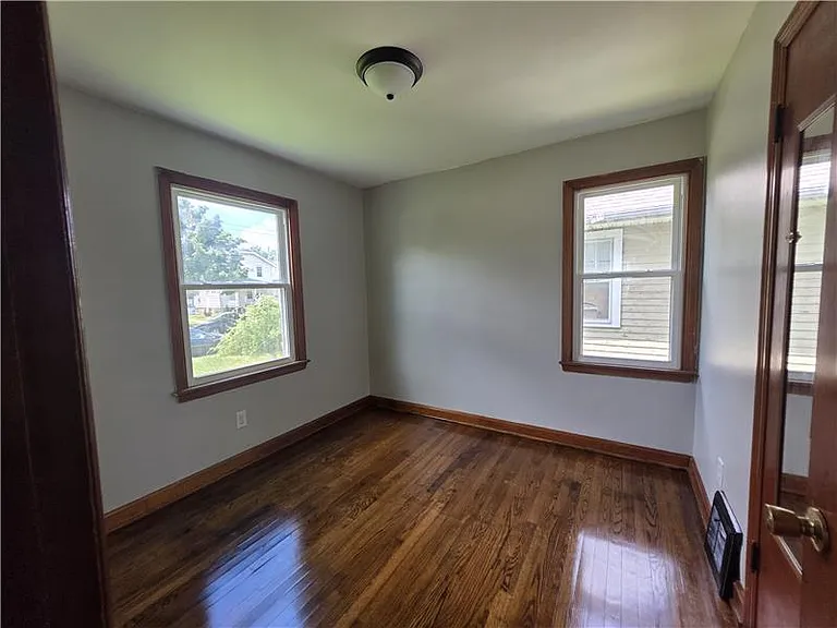 772 S Ogden Ave — Photo 5