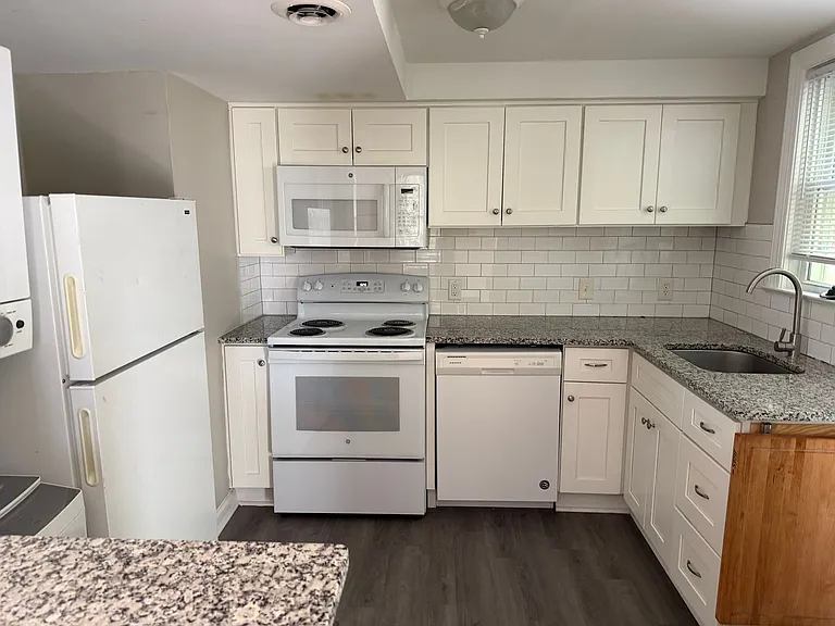 1055 Nichols Dr — Photo 2