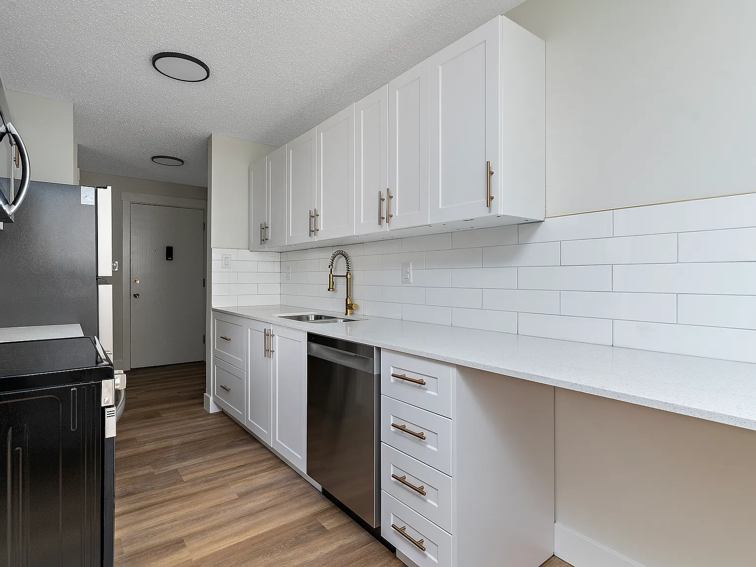 Parklane Manor Apartments 114 Street NW — Photo 2