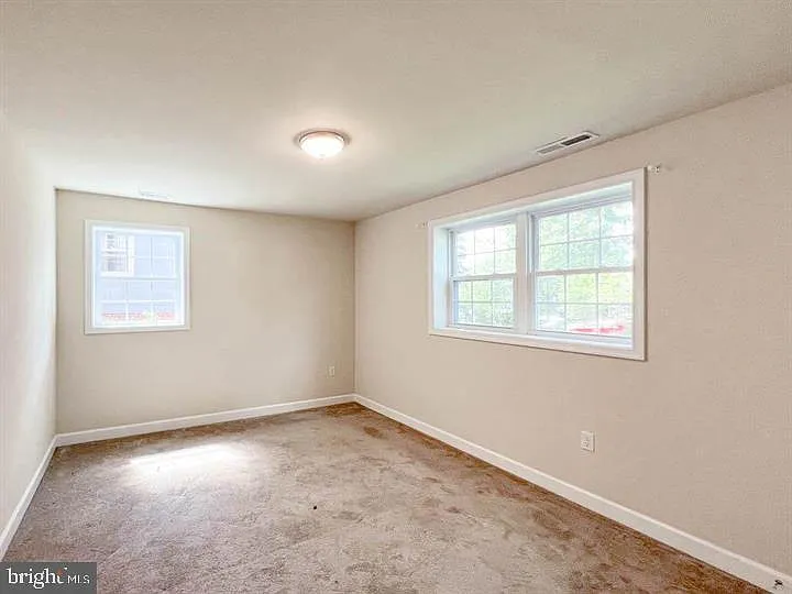 433 Deerwood Dr — Photo 13