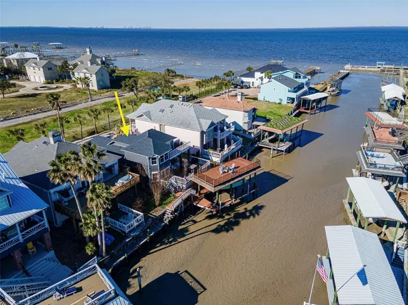 127 Port St, Dickinson, TX 77539