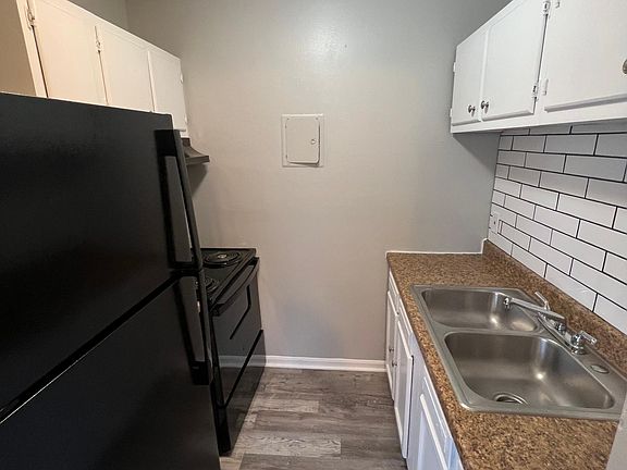 2nd image of 3821 S Jefferson Ave #9