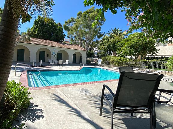 Common pool and jacuzzi
